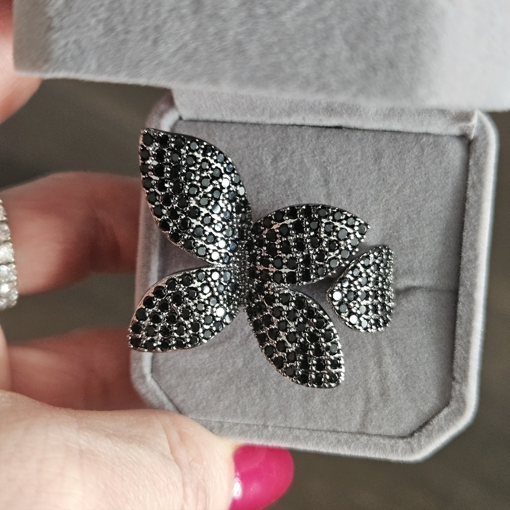 NEW Black Crystalled Floral Ring - Picture 11 of 11